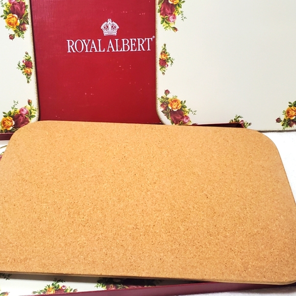 Set of 4 Royal Albert Country Rose pattern place mats - Picture 1 of 7